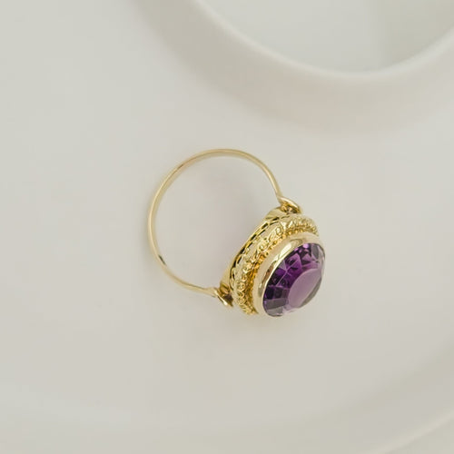 Bague 67 Bague vintage en or jaune 14K avec améthyste ovale 58 Facettes 3135