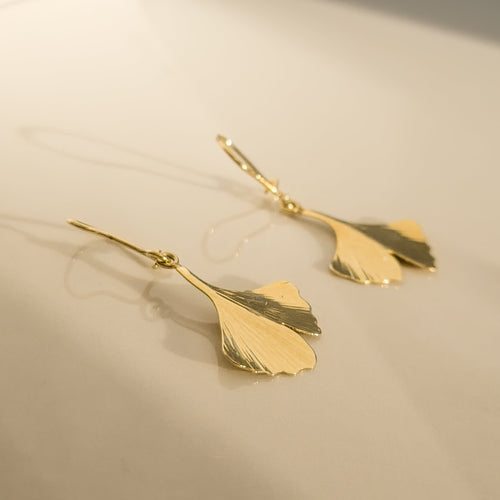 Boucles d'oreilles Boucles d’oreilles pendantes Ginkgo vintage en or 14 carats 58 Facettes 3155