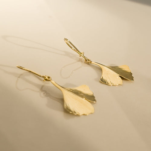 Boucles d'oreilles Boucles d’oreilles pendantes Ginkgo vintage en or 14 carats 58 Facettes 3155