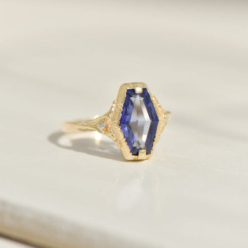 Bague 59 Bague ancienne en or jaune 14K avec saphir 58 Facettes 2481