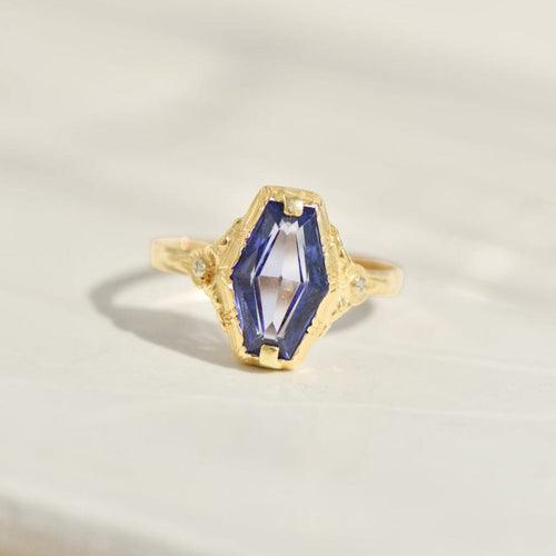 Bague 59 Bague ancienne en or jaune 14K avec saphir 58 Facettes 2481
