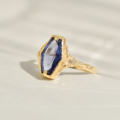 Bague 59 Bague ancienne en or jaune 14K avec saphir 58 Facettes 2481