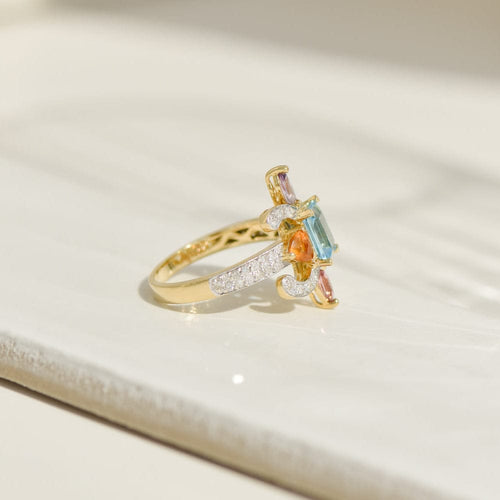 Bague 56 Bague en or jaune 18K avec topaze et diamants 58 Facettes 2654