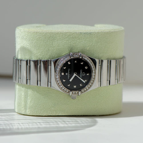 Montre Omega Constellation - Montre femme en acier inoxydable avec lunette diamantée 58 Facettes 1923