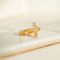 Bague 56 Bague vintage à motif crucifix en or jaune 18 carats 58 Facettes