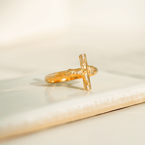 Bague 56 Bague vintage motif crucifix en or jaune 18 carats 58 Facettes