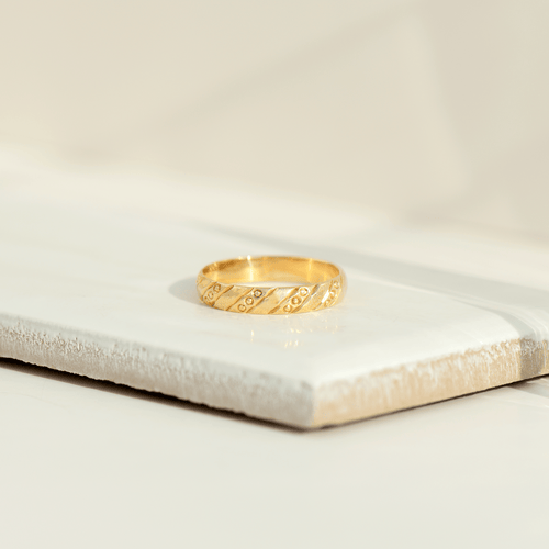 Bague 54.5 Bague vintage en or jaune 14 carats gravée, vers 1950 58 Facettes