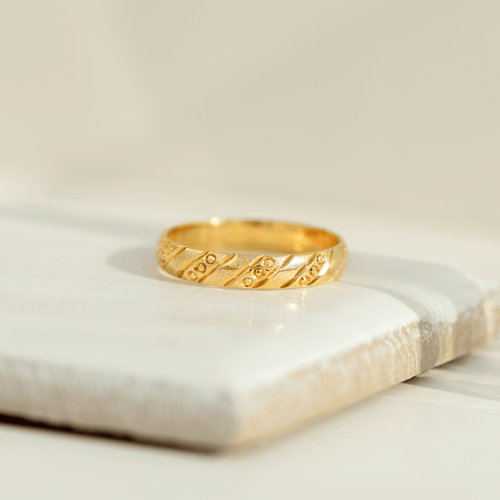 Bague 54.5 Bague vintage en or jaune 14 carats gravée, vers 1950 58 Facettes