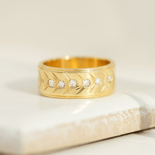 Bague 50 Bague bandeau vintage en or jaune 14 carats avec diamants 58 Facettes