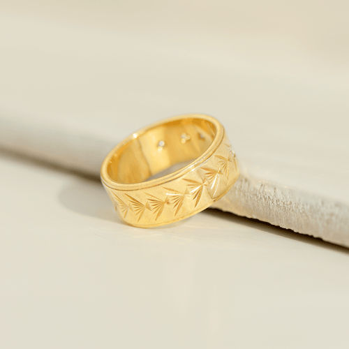 Bague 50 Bague bandeau vintage en or jaune 14 carats avec diamants 58 Facettes