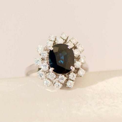 Bague 53 Bague vintage - Saphir bleu ovale et diamants en or blanc 14K 58 Facettes