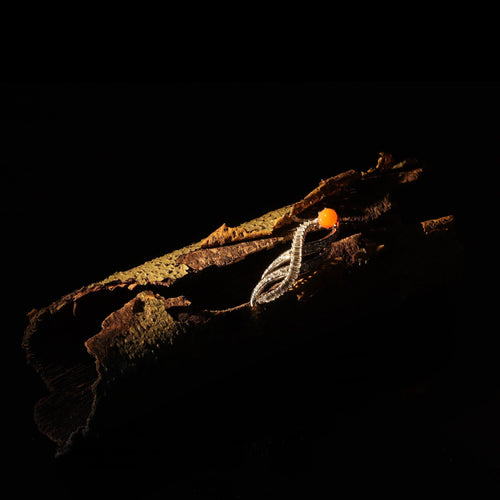 Pendentif Pendentif vintage flamme en platine avec opale de feu et diamants 58 Facettes 21028-0244