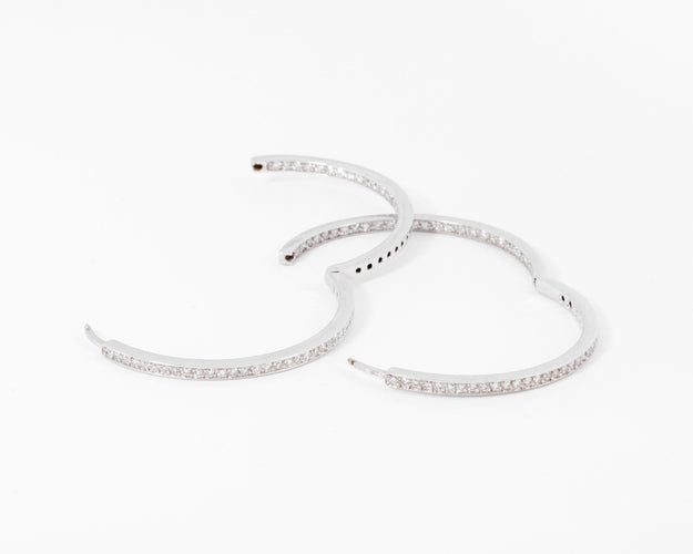 Boucles d'oreilles Créoles pavées en or gris et diamants 58 Facettes 1