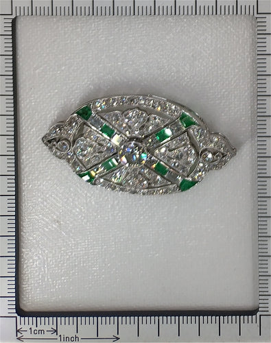 Broche Broche Art déco en platine avec diamants et émeraudes 58 Facettes 22304-0133
