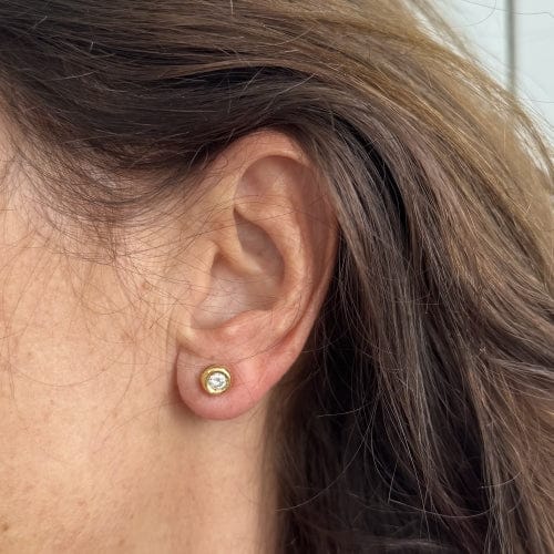 Boucles d'oreilles Boucles d’oreilles point lumineux en or jaune 18 kt et diamants 0,30 ct 58 Facettes 22393