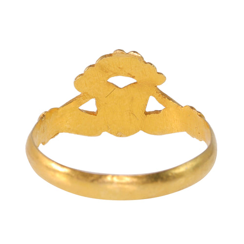 Bague 53 Bague Claddagh baroque vers 1670 en or jaune 58 Facettes 23304-0151