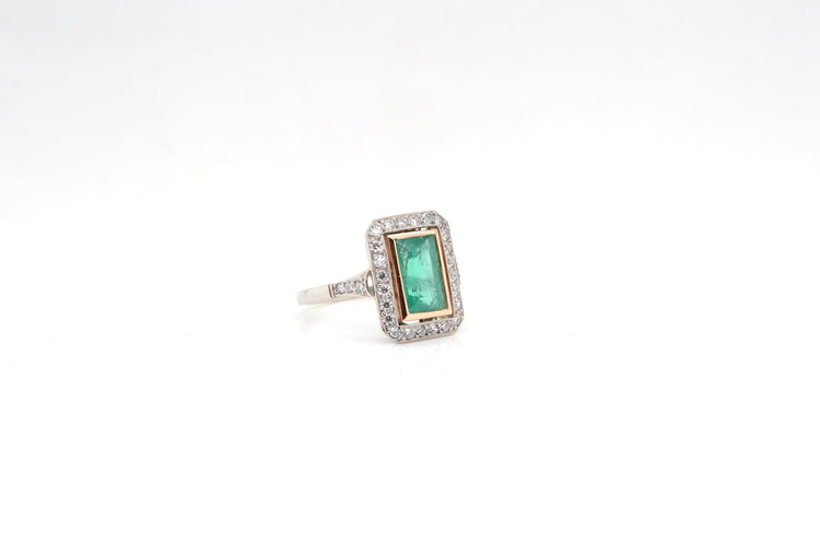 Bague 53 Bague rectangulaire en or jaune 18k et platine, émeraude et diamants 58 Facettes 24221 / 24039
