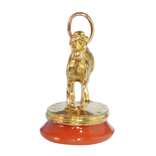 Pendentif Pendentif sceau cheval vintage en or jaune 18K et cornaline 58 Facettes 24106-0277