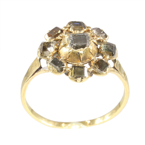 Bague 59 Bague cluster de diamants ancienne en or jaune 18K, vers 1600 58 Facettes 24278-0234