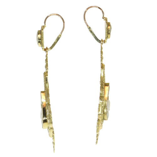 Boucles d'oreilles Boucles d’oreilles camées victoriennes pendantes en or jaune 18K 58 Facettes 24278-0417