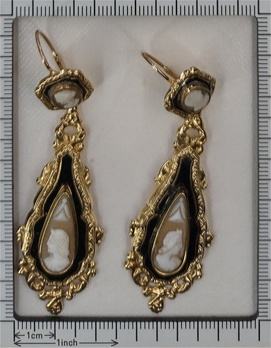 Boucles d'oreilles Boucles d’oreilles camées victoriennes pendantes en or jaune 18K 58 Facettes 24278-0417