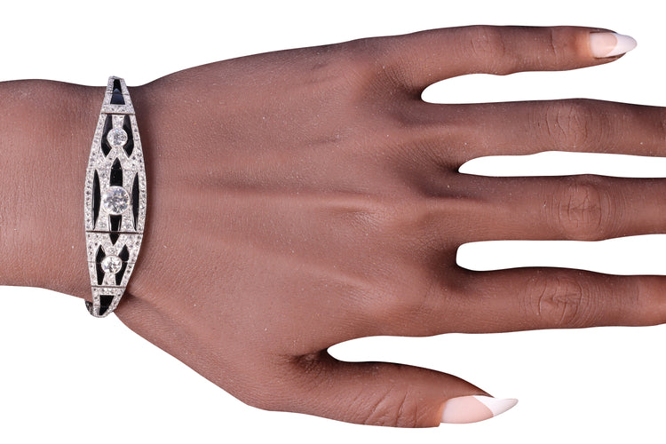 Bracelet Graphic Grace – Bracelet Art déco vintage en platine, diamants et onyx 58 Facettes 24323-0290
