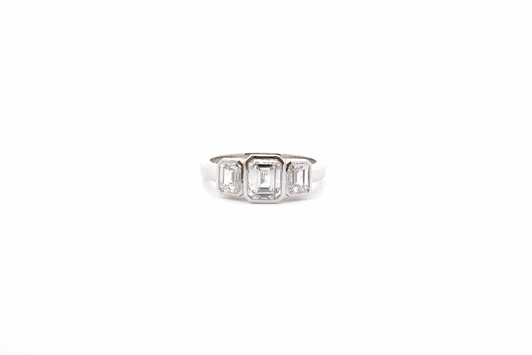 Bague 52.5 Bague taille émeraude en platine avec diamants 2,05 ct 58 Facettes 24407-26413D-26533