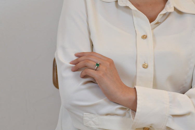 Bague 55 Bague vintage en platine avec émeraude 1,90 ct et diamants 58 Facettes 24799-26633