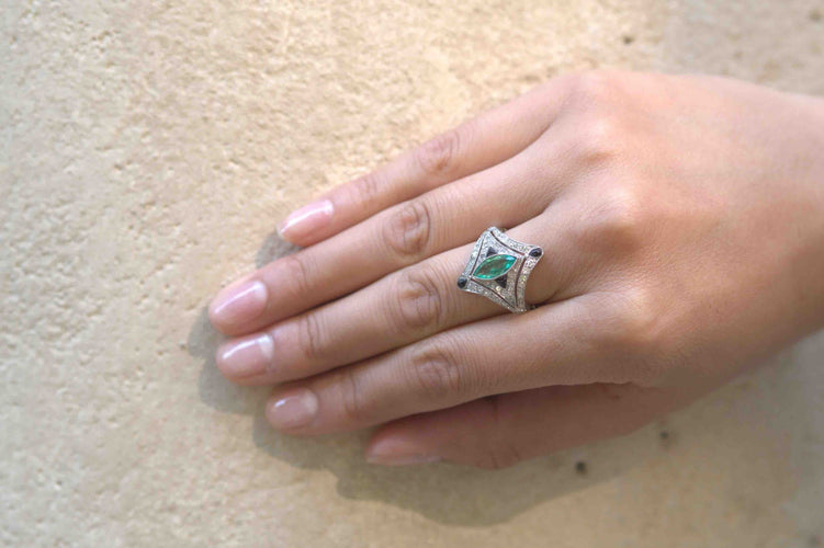 Bague 56 Bague Art déco en platine avec émeraude et diamants 58 Facettes 24962