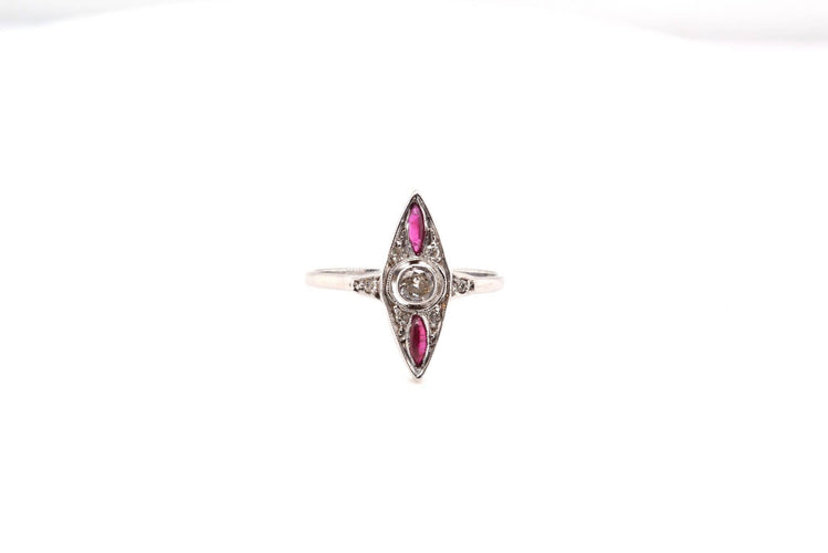 Bague 55.5 Bague marquise en or blanc avec diamants et rubis 58 Facettes 24974
