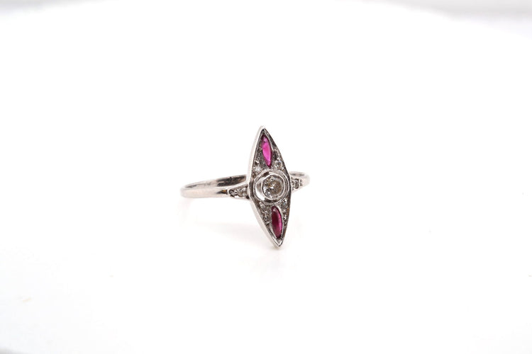 Bague 55.5 Bague marquise en or blanc avec diamants et rubis 58 Facettes 24974