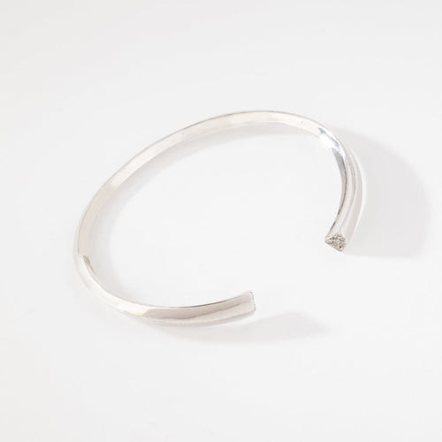 Bracelet Bracelet jonc ouvert serti de diamants en or gris 18k 58 Facettes 1