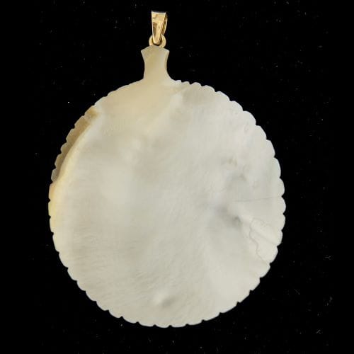 Pendentif Pendentif rond en nacre sculptée et or jaune 18 ct 58 Facettes 25488-1