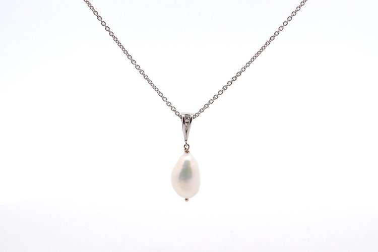 Pendentif Pendentif vintage en platine avec perle de culture et diamants 58 Facettes 26174