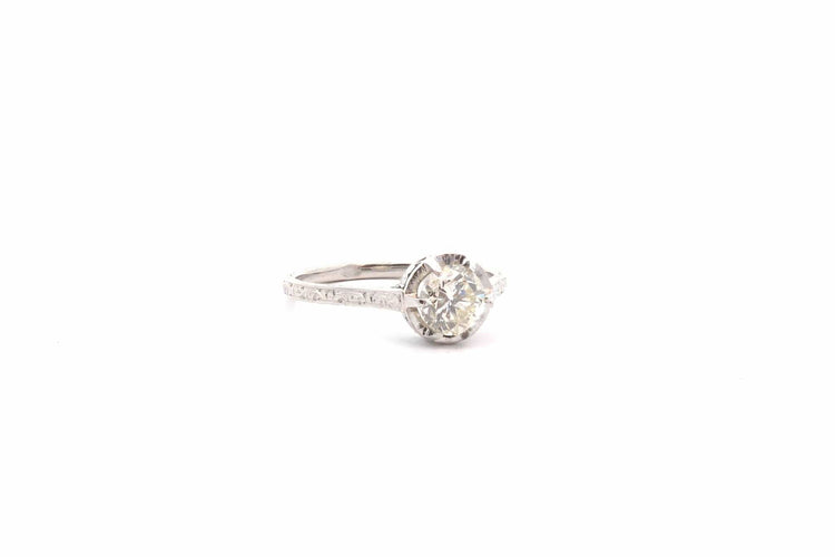Bague 53.5 Bague vintage en platine sertie d’un diamant 0,80 ct 58 Facettes 26382-25885