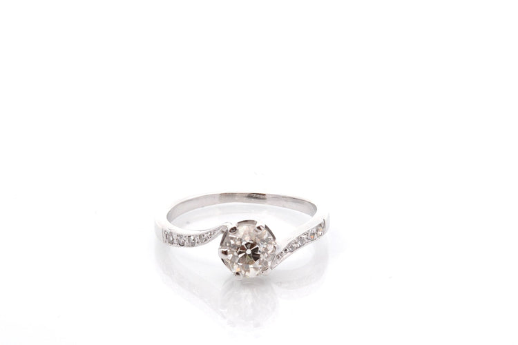 Bague 53.5 Bague ancienne en or blanc 18k et diamants 0,93 ct 58 Facettes 27096-27101b