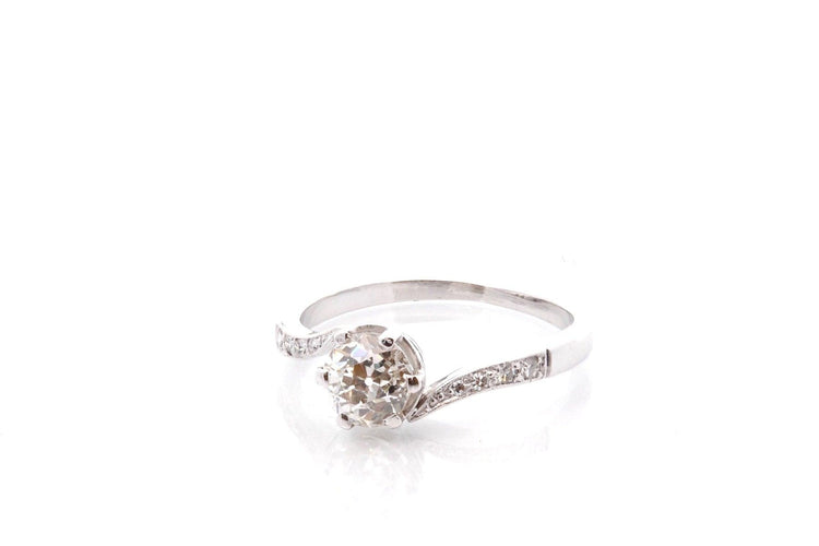 Bague 53.5 Bague ancienne en or blanc 18k et diamants 0,93 ct 58 Facettes 27096-27101b
