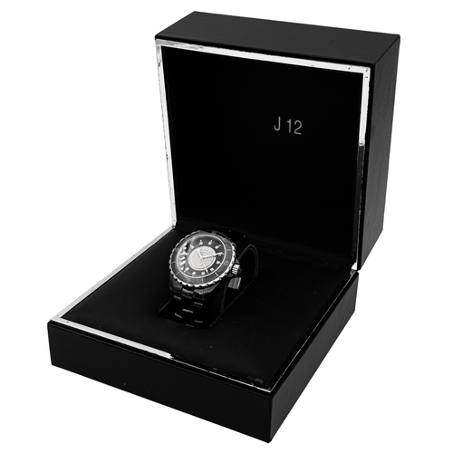 Montre Chanel J12 - Montre en céramique noire avec diamants 58 Facettes 2737223CN