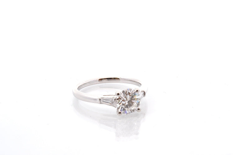 Bague 53 Bague en platine avec diamant 1,13 ct et 2 diamants 58 Facettes 27375-27360