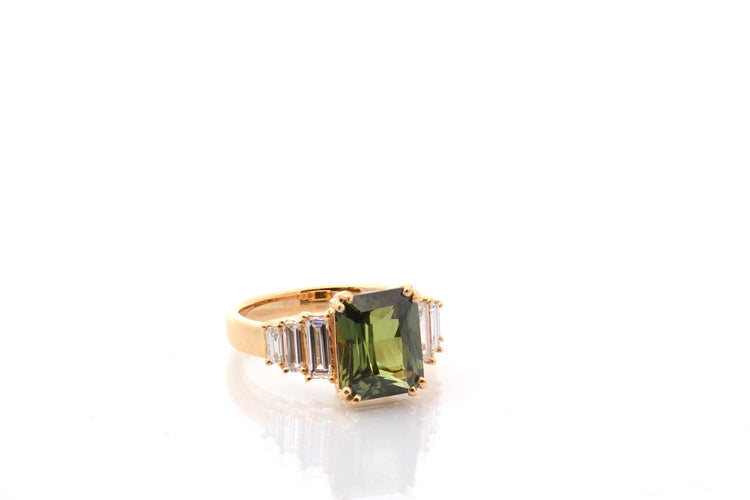 Bague 53 Bague en or et saphir vert 4,12 ct avec diamants 58 Facettes 27412