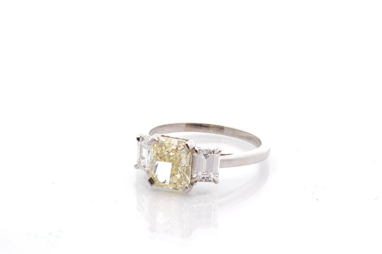 Bague 53 Bague en platine avec diamant jaune 2,01 ct et diamants 58 Facettes 27426-27584