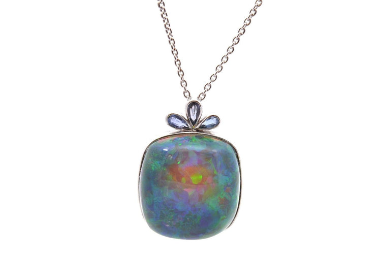 Collier Collier pendentif en or 18k et platine, opale 40 ct et saphirs 58 Facettes 27500-27206
