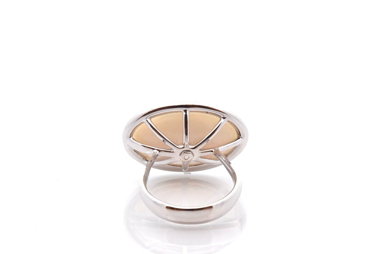 Bague 53 Bague en or blanc 18k, nacre et diamants 58 Facettes 27517