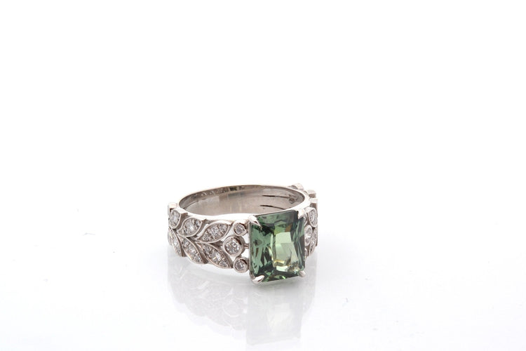 Bague 53 Bague vintage en platine au saphir vert et diamants 58 Facettes 27699