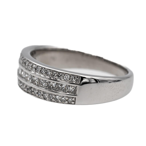 Bague 50 Bague en or blanc 18 carats pavée de diamants 58 Facettes 2783632CN