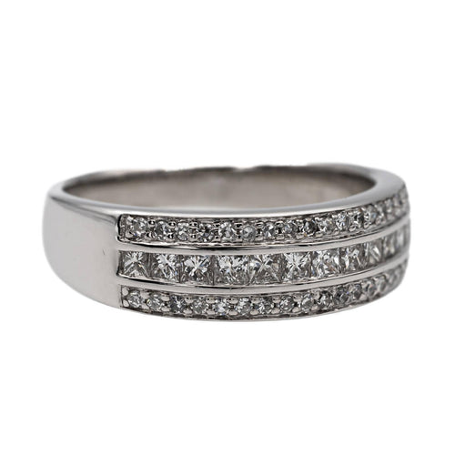 Bague 50 Bague en or blanc 18 carats pavée de diamants 58 Facettes 2783632CN