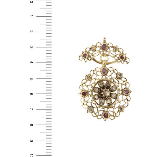 Pendentif Pendentif ancien rond en or jaune 18 ct avec diamants et rubis 58 Facettes 28141