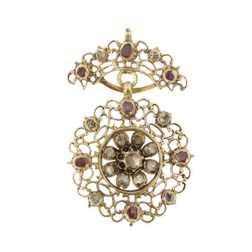 Pendentif Pendentif ancien rond en or jaune 18 ct avec diamants et rubis 58 Facettes 28141