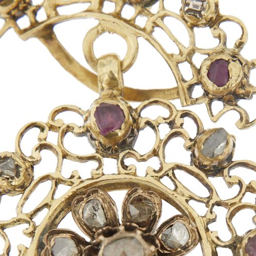 Pendentif Pendentif ancien rond en or jaune 18 ct avec diamants et rubis 58 Facettes 28141