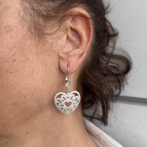 Boucles d'oreilles Boucles d'oreilles pendantes cœur en or blanc 18 carats et diamants 58 Facettes 28314